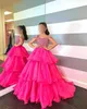 Sıcak Pembe Kız Pageant Elbise 2024 Ballgown Boncuk Organza Kayışları Boyun Küçük Çocuk Doğum Günü Resmi Parti Toddler Gençler Preteen Şeker Mavisi Leylak fırfır katman etek