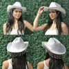 Boinas Sombrero de copa de ala ancha blanca para vaquero con flecos de diamantes de imitación y parte con cordón ajustable