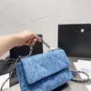 Denim hårdvarudesigner handväska mörkblå väska silverkedja klaff axel remmar kvinnor vintage lyxhandväskor sadel tote plånbok 25 cm