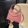 Version coréenne Sac à main de niche pour femmes 2023 Nouveau sac à chaîne de perles, sac à bandoulière à bandoulière unique à la mode et haut de gamme 75% de ventes directes d'usine