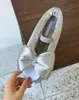 Sevimli Bow Tie Pompalar Elastik Bant Bahar Kadın Ayakkabıları Katı Pembe Siyah Daireler Roud Toe 2024 Yeni Yumuşak Sole Günlük Ayakkabılar
