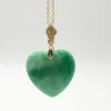 Hängsmycken snidade naturlig grön jade hjärta hänge kinesiska kärlek halsband charm jadeit smycken mode lyckliga man kvinnan amulet gåvor