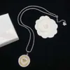 Hangende kettingen Designer ketting met veel stijlen om te kiezen uit hoge kwaliteit messing materiaal klassiek gegraveerd portret voor vrouwen kettinghigh doos 2kec