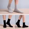 Мужские носки, 10 пар/мужских высококачественных комфортных хлопковых носков со средней трубкой, черные классические деловые дышащие потпоглощающие чулки EU39-48
