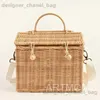 Totes Creative House Shape Rattan Kvinnor Handväskor Korg vävda axel crossbody väskor roliga sommarstrandsträskor handgjorda reseväska T240220