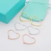 Orecchini a cerchio a cuore in oro rosa con perno da donna di design di lusso Orecchini a cerchio in argento dorato di lusso Vintage eleganti grandi orecchini a forma di amore Gioielli per ragazze con diamanti San Valentino Matrimonio