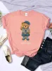 Camiseta feminina Scouting Around IM A Little Scout Teddy Bear Camisetas Femininas Casual Roupas Respiráveis Personalidade Street Womens Manga Curta T240221