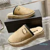 2024 Designer Winter Fur Slippers Sandaler Full Furry Soft Fluffy Plush Platform Flats Hälen Non Slip Luxury Shoes Casual Ladies