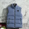 Designer PRDA Herrarna Down Cotton Winter Vest Light Men Warm Casual Hoodie Matching Jacket Plus Size Vests