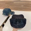 キャップデザイナーキャップラグジュアリーデザイナーハットブリティッシュスタイルカスタムモデルオリジナルシングル品質ユニセックス野球帽を洗って再重量するデニムファブリックファブリック