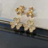 Van Pure Sier Fanjia Mini Clover para mulheres com superfície banhada a ouro rosa pétalas de diamante estilo simples e elegante brincos cleef