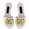 Kapcia Kobiety ślizgowe supper Designer Designer D HEKTRED SLIDES Cutout Gold Bluckle Guma podeszwy damskie Płaskie klapki 35-43 luksus