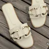 Chinelos Mulheres Decoração de Metal Única Banda Sandálias Planas Moda Sexy Open Toe Ao Ar Livre Slides Luxuoso Escritório Senhoras Festa Feminino Sapatos Q240221