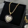 Top Sell Heart Pendant Designer Halsband Choker Diamond Letter Pendants män kvinnor märke 18k guldpläterad kopparhalsband kedjor bröllop smycken tillbehör gåvor