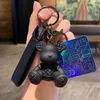 Keychains Creative Bamboo Woven Bear Car Key Chain Pendant Söt tecknad sittande dekoration Present grossist