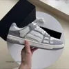 Tasarımcı Ayakkabı Moda Sneaker Trainer High Edition 2024 YENİ BAŞLIK ERKEK MEYAN MÜLKÜDE GÜNLÜ DERİ Aynı Stil Çift Çift Günlük Amiiri Panda Kemik Fse4