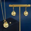 Gioielli di design di lusso Donna Collane con pendente a sfera in oro Orecchini Set di gioielli INS Catena sottile in stile elegante con sfera di metallo Regali per ragazze