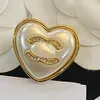 Bargain Price Crytal Brooche Deigner Brand Letter Brooch High Quality Copper Pearl Jewelry Suit Pin Top Sell Women Dre Marry Cloth Wedding Party