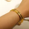 Bracelet JINHUI Simple Exquis Large Bracelet 18 K Plaqué Or En Acier Inoxydable Ouverture Étanche Pour Les Femmes Bijoux Cadeaux De Fête