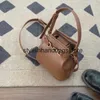 Shoulder Bags Womens Soulder Bags 2023 New Retro Design Ladies Senior Portable Bucket Bag Fasion Simple Soulder Cross-Body Small andpurseH24221