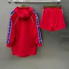 حياكة النساء المصممة العلامة التجارية 2024 أوائل الربيع الربيع الجديد GUC New Letter Jacquard Ribbon مقنع مطعم Long Hoodie+Shorts Red Set Xukk