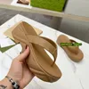 Zapatillas de diseñador para mujer de goma en forma de V impresa plataforma en relieve suela chanclas mulas dama tacones medios zapatos de playa sandalias de diseño de lujo diapositivas de claqueta