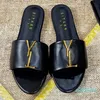 2024 مصمم Slippers Sandals منصة أسافين في الهواء الطلق للأحذية للنساء غير المنقوشات للسيدات النعال