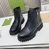 Botas de tornozelo de salto alto com fivela de letras de couro de grão redondo com zíper lateral bloco de salto botas de moda sapatos femininos ao ar livre botas de grife de luxo 34-42 1.25 04