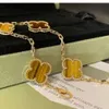 designer bracelets 2023 Van Clover Bracelet 18K Gold Love Bangle Pendant Sparkling Crystal Diamond Party Jewelry women Surprise gift 032