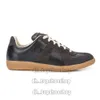 MM6 Designer Sneakers Chaussures décontractées Couping Maison Mens Trainers Loafer Leather Vintage Zapatos Skate Spezial pour Margieas Men and Women