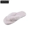 Chinelos COOTELILI Inverno Moda Mulheres Chinelos Casa Chinelos de Pele Falso Sapatos Quentes Mulher Deslizamento em Flats Feminino Fur Flip Flops Rosa Plus Size 44 45 Q240221