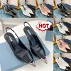 Zapatos de vestir de lujo Mujeres Slingback Bomba Sandalias Tacones altos 75 mm Logotipo Punta puntiaguda Bombas de cuero cepillado Moda para mujer Diseñador Boda Sandalia Caja grande 35-41