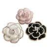 Broches broches Big Camellia Pearl Broche pour femmes marque Desinger Broach CN à revers Clips Colons Brochs Bijoux Cadeau