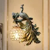 Lampada da parete moderna in resina luci di pavone per lampade da comodino per la casa LED creativo nordico vintage luce soggiorno decorazione sconce