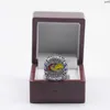 Bn34 Designer Commemorative Ring Rings Ncaa 2022 University of Kansas Jay Hawk Basketball Championship Ring O7tf K941