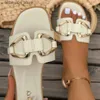 Chinelos Mulheres Decoração de Metal Única Banda Sandálias Planas Moda Sexy Open Toe Ao Ar Livre Slides Luxuoso Escritório Senhoras Festa Feminino Sapatos Q240221