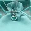 Limf hänge halsband t Familj S925 Sterling Silver Tiffanynet Womens Blue Heart Necklace Letter Love Pendant Enkelt och mångsidigt nålspänne Kärlek CLAVICLE CHA