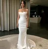 Elegantes weißes Satin-Meerjungfrau-Hochzeitskleid für Frauen 2024 trägerlos Pleast Seidensatin Brautparty Growns Vestido De Noiva