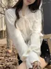 Camicette da donna Camicie moda coreana Donna Elegante fiocco in maglia di pizzo Patchwork Ufficio da donna Autunno Dolce fata Casual Blusa a maniche lunghe