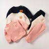Kläder sätter 2st babykläder set höst baby söt björn pattren varma kläder set outfits baby tröjor och byxor två stycken set