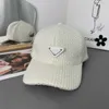 Ball Caps Designer Metal Triangle Baseball Hat Women's Autumn/Winter Fashion Versatile Warm Hat British Duck Tongue Hat S25S