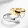 Klusterringar minimalistiska läckra strålar textur hjärtfinger ring guldpläterad titanstål för kvinnor