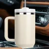 Vattenflaskor 40oz halm kaffesoleringskopp med handtag bärbar bilflaska Largecapacity Travel BPA gratis termiska muggar cocktail kit