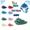 Designer Casual Platform Shark Slides tofflor Män Kvinna Anti Rainbow Fashion Slip Wear-Resistent Light Weight Breattable Low Cut Super Sandals Flat Size36-47