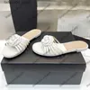 Chinelos mulheres saltos planos designer camélia flor sandálias clássico slides mules prata dourado preto flip flops sapato de praia ao ar livre com sacos de poeira para presentes q240221