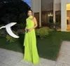 Eleganti abiti da sera lunghi in chiffon verde con nastro a-line collo alto pieghettato cerniera posteriore lunghezza pavimento abito da ballo abiti da festa per le donne