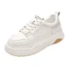 Peau de vache petites chaussures blanches 2024 printemps nouvelles chaussures pour femmes chaussures de planche décontractées polyvalentes sport femmes semelle épaisse chaussures en cuir véritable pour femmes