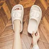2024 Designer Slipper Gruba dolna platforma Soft Wygodne gumowe sandały sandały kobiety Buty Czarne białe różowe zielone luksusowe moda płaskie klapy
