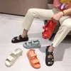 Mulheres senhoras sandálias de designer acolchoadas sandálias de verão bezerro pai sapatos plataforma apartamentos salto baixo cunha fivela de diamante sandália deslizamento no tornozelo cinta praia shose flip flop