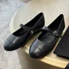 Marque française luxe paillettes femmes designer chaussures habillées classique strass double lettre dames boucle chaussures décontractées de haute qualité mode chaussure formelle à fond plat